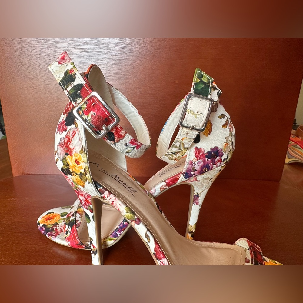 Anne Michelle - Floral Heels - Size 10